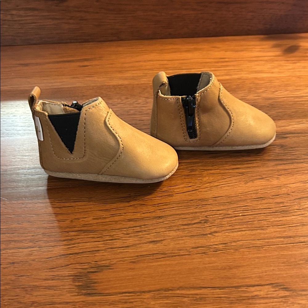 NWT size 2 Tan Little Love Bug Chelsea Boots - Picture 3 of 6